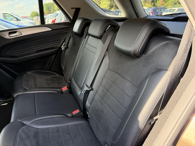 Mercedes-Benz Třídy M 350 CDI 4MITIC BLUETEC - fotka 12 z 23