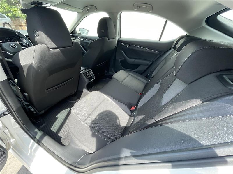 Škoda Octavia 2,0 TDI Ambition Plus KESSY - fotka 17 z 24