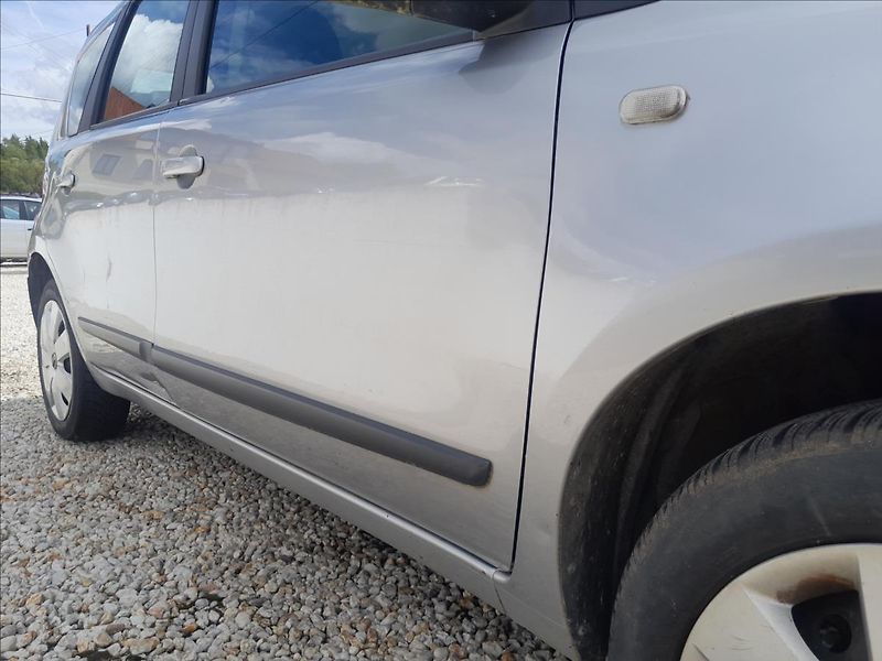 Nissan Note 1,4 i - fotka 10 z 41