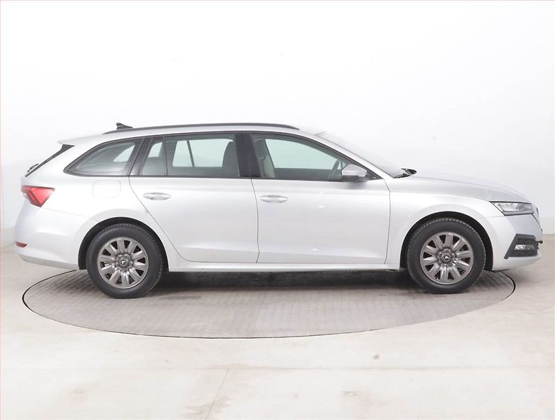 Škoda Octavia (2022) Ambition 2.0 TDI, ČR,1.maj - fotka 6 z 15
