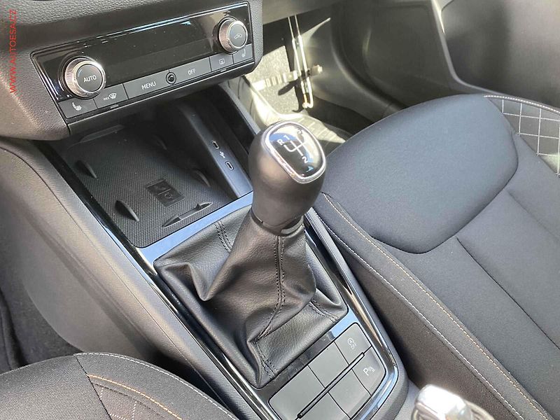 Škoda Kamiq (2020) 1.0 TSi, Ambition Plus, navi - fotka 16 z 20