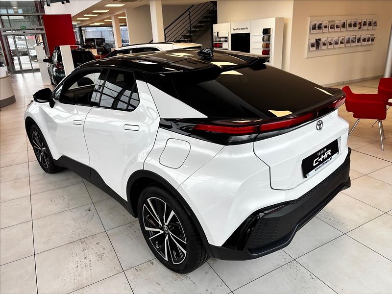 Toyota C-HR (2025) 1,8 HEV Executive - fotka 5 z 7