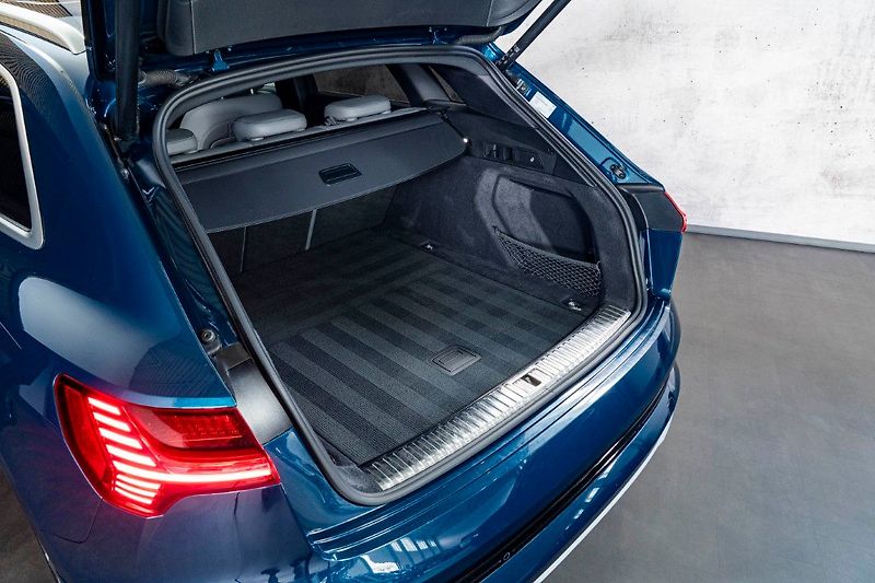 Audi e-tron 55 300kW Pano ACC 360 Tažné - fotka 39 z 42