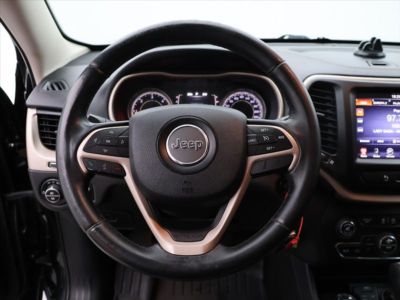 Jeep Cherokee 2,0 CRDI 125kW Aut. 4x4 - fotka 15 z 31