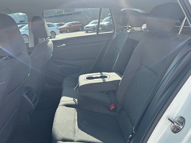Volkswagen Golf Life 6G 1,5TSi - fotka 8 z 24