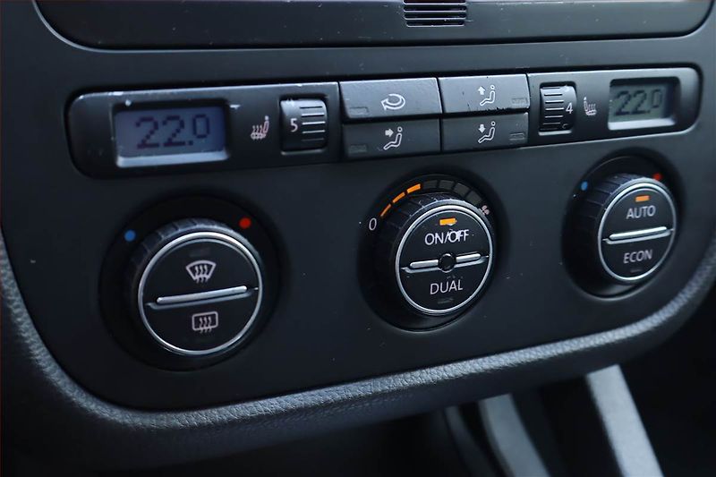 Volkswagen Golf (2007) 2.0 TDI, Automat, Serv.kniha - fotka 16 z 20
