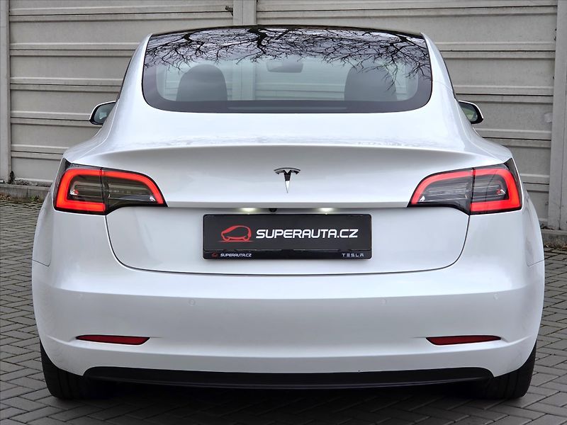 Tesla Model 3 0,0 Long Range RWD SOH 96% 1.m - fotka 6 z 17