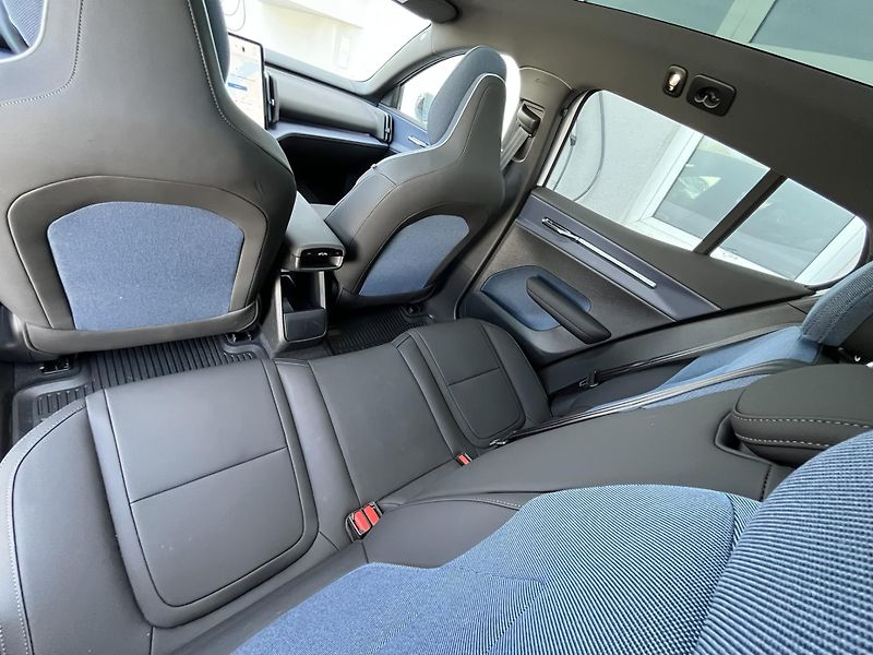 Volvo EX30 AWD Ultra Twin/TZ/360/ Kola - fotka 18 z 55