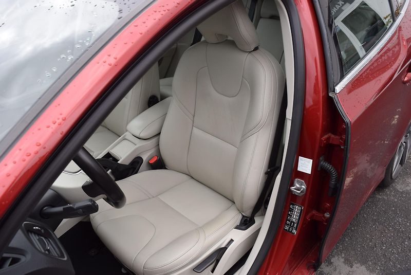 Volvo V40 (2016) 2.0i T2 90kw INSCRIPTION MANUÁ - fotka 22 z 48