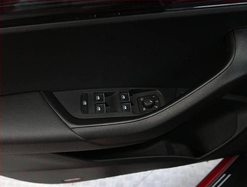 Škoda Karoq (2018) Ambition Plus 1.0 TSI - fotka 23 z 23