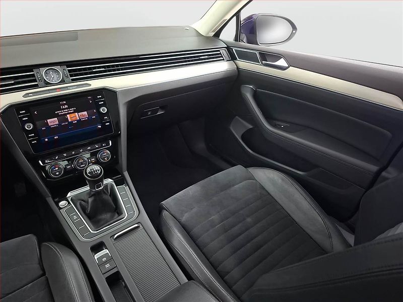 Volkswagen Passat (2018) R-Line 2.0 TDI, Kůže, Tempomat - fotka 8 z 19