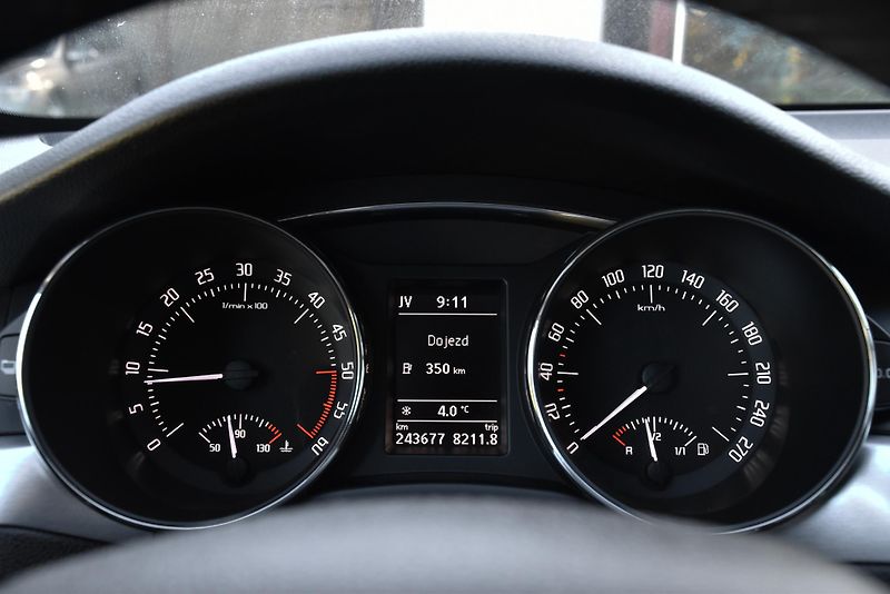 Škoda Superb 2.0 TDi CR,NAVI,VÝHŘEV,XENONY - fotka 18 z 45