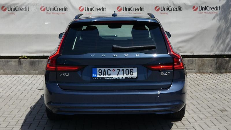 Volvo V90 B4 mHEV AWD aut. Momentum Pro - fotka 4 z 23