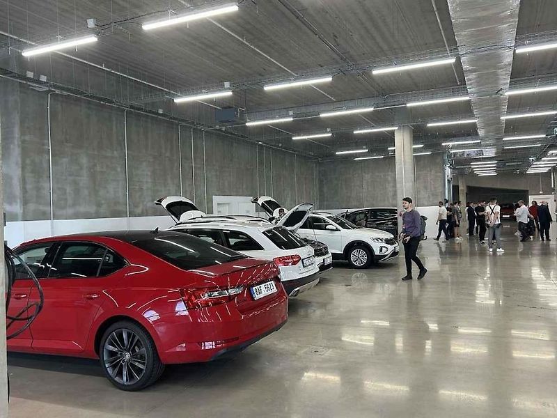 Nedaleko Poděbrad začíná fungovat největší autosalon ojetých aut v Evropě