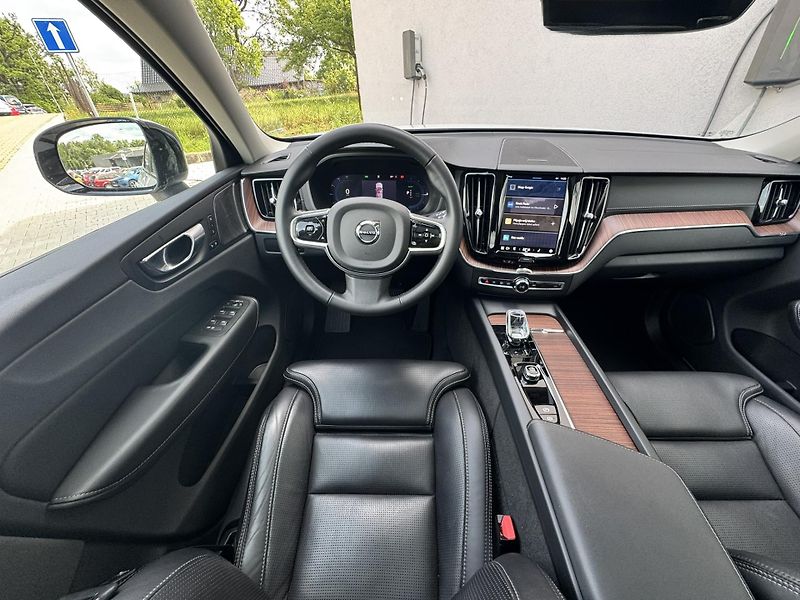 Volvo XC60 T8 AWD ULTIMATE // REZERVACE - fotka 16 z 45