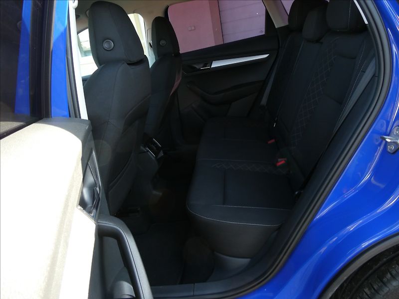 Škoda Karoq 2,0 TDi 110kW 4x4,2xkola,po se - fotka 22 z 42