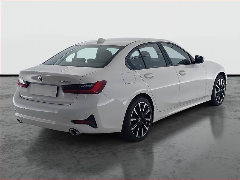 BMW Řada 3 (2022) 320 d xDrive - fotka 5 z 20