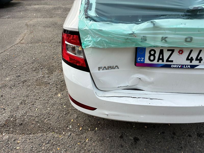 Škoda Fabia 1.0 TSi 70 kW ČR DPH - fotka 7 z 17