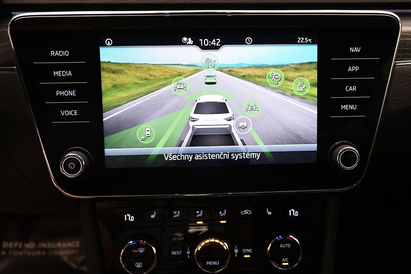 Škoda Superb 2,0 TDI 110 kW DSG Style Záruk - fotka 20 z 32