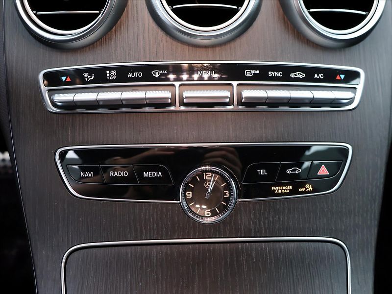 Mercedes-Benz Třídy C 2.0 300d 180kW 4Matic CZ DPH - fotka 20 z 29