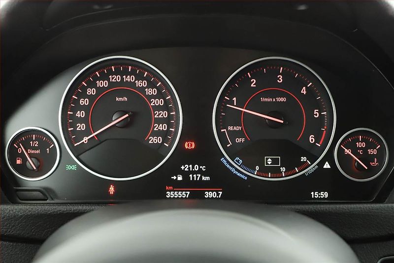 BMW Řada 3 (2016) 320 d, Navi, Tempomat - fotka 12 z 20