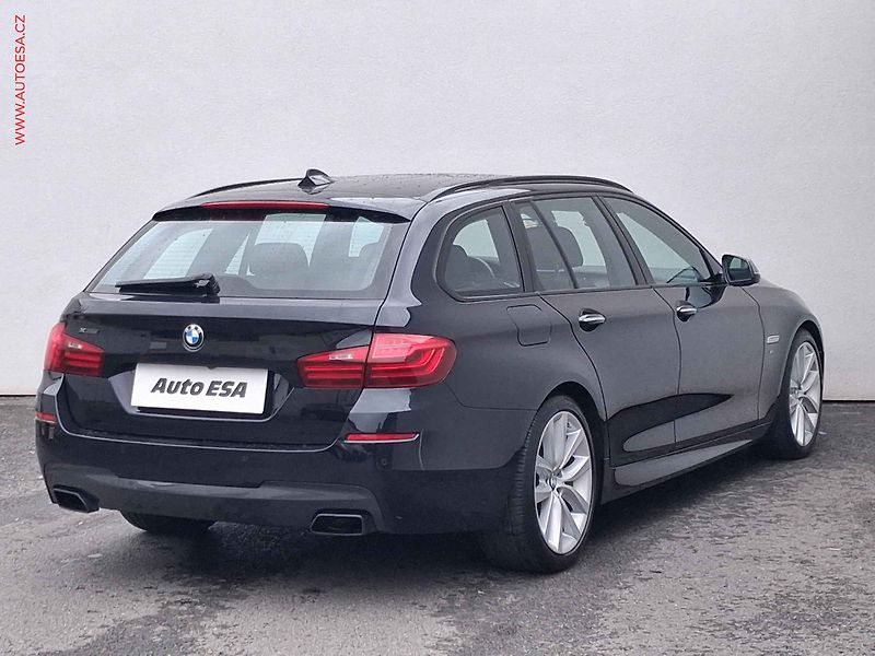 BMW Řada 5 (2015) 3.0 D M550d xDrive, AT, kůže - fotka 4 z 22