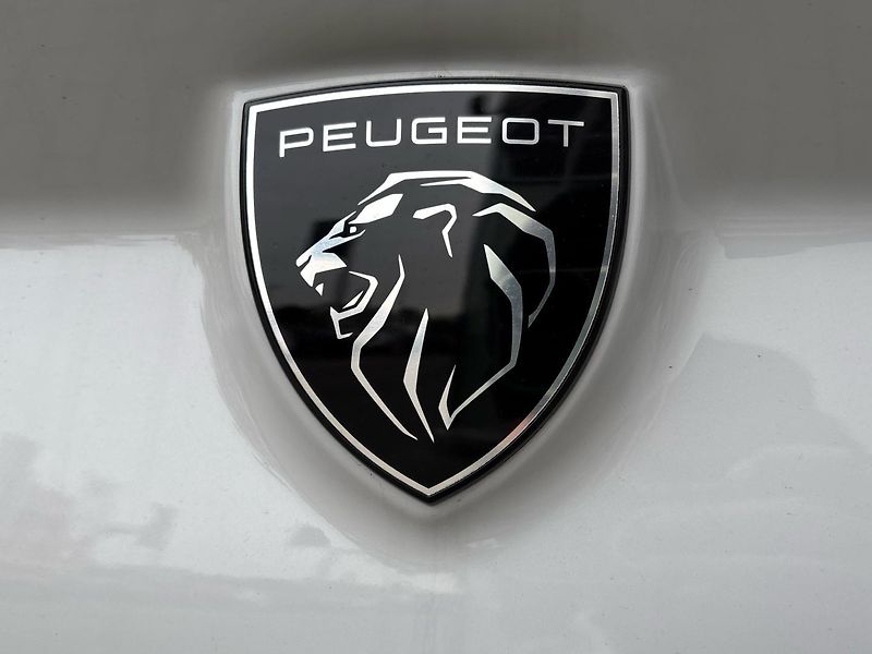 Peugeot 308 (2025) SW STYLE Hybrid e-DCS6 - fotka 24 z 43