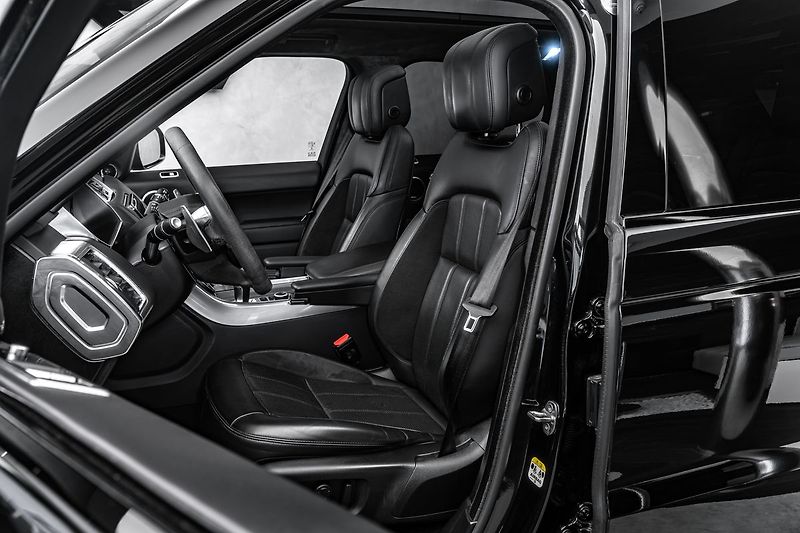 Land Rover Range Rover Sport HST - fotka 17 z 27