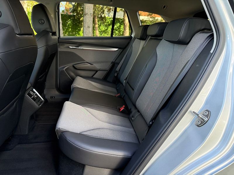 Škoda Enyaq 82 kWh / LOFT / Matrix LED/ Te - fotka 12 z 43