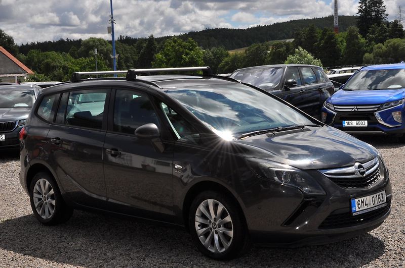Opel Zafira TOURER 2.0CDTi 121kW Active - fotka 2 z 17