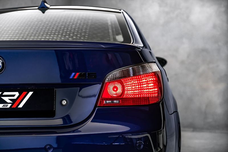 BMW M5 V10 5.0 manuál - fotka 9 z 23