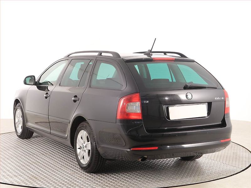 Škoda Octavia (2011) 1.6 TDI, Navi, Tempomat - fotka 4 z 17