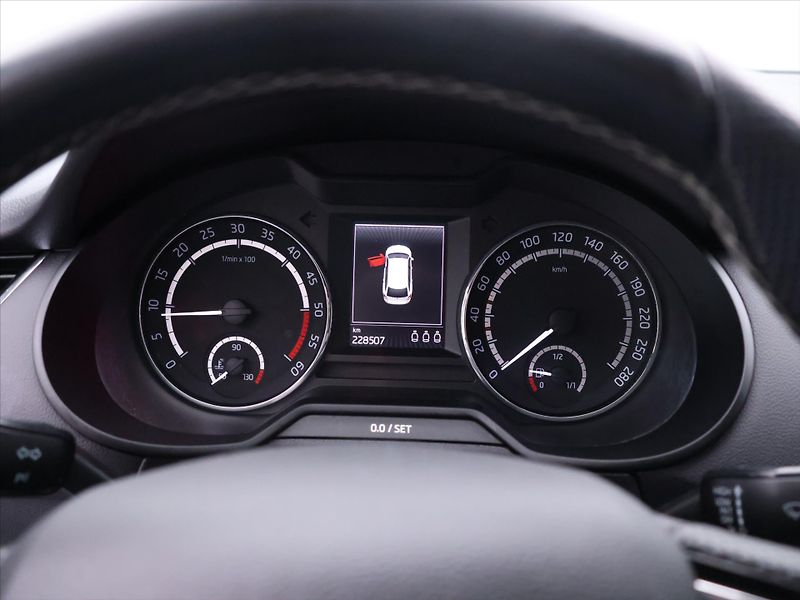 Škoda Octavia RS 2.0 TDI 135kW Navi Xenon - fotka 15 z 28