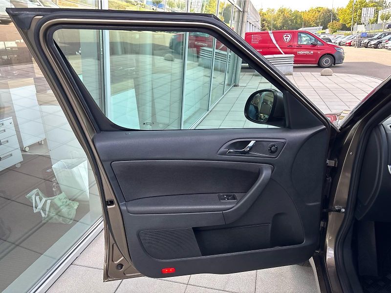 Škoda Yeti 1.2TSi 81kW Ambition PLUS DSG - fotka 20 z 30