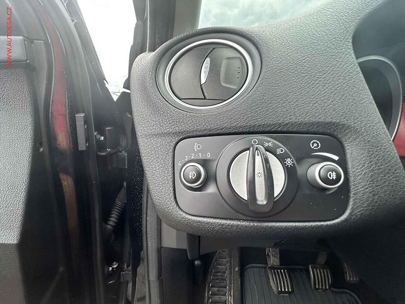 Ford Mondeo (2011) 2.0 TDCi, Klima - fotka 13 z 17