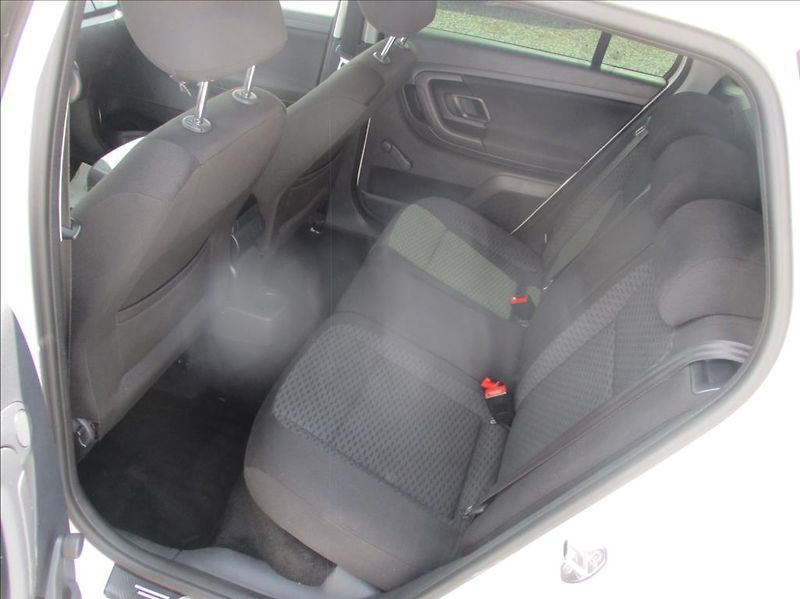 Škoda Fabia 1,4 i 16v, klima,servis,tažné, - fotka 11 z 34