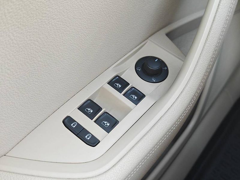 Škoda Superb Style 6MP 2,0TDI - fotka 22 z 25