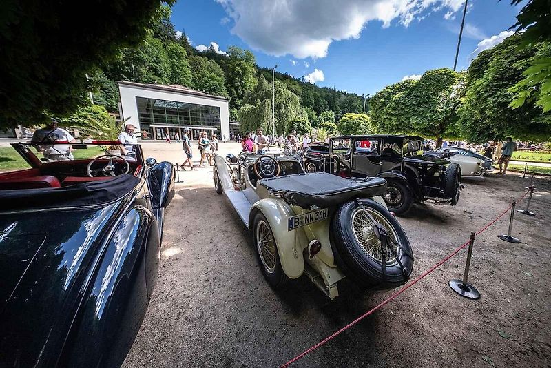Automobilové skvosty byly k vidění v sobotu v lázeňském městě, kde se při závěru akce Concours d’Elegance Luhačovice 2026 představilo více než 50 historických automobilů z několika evropských zemí.