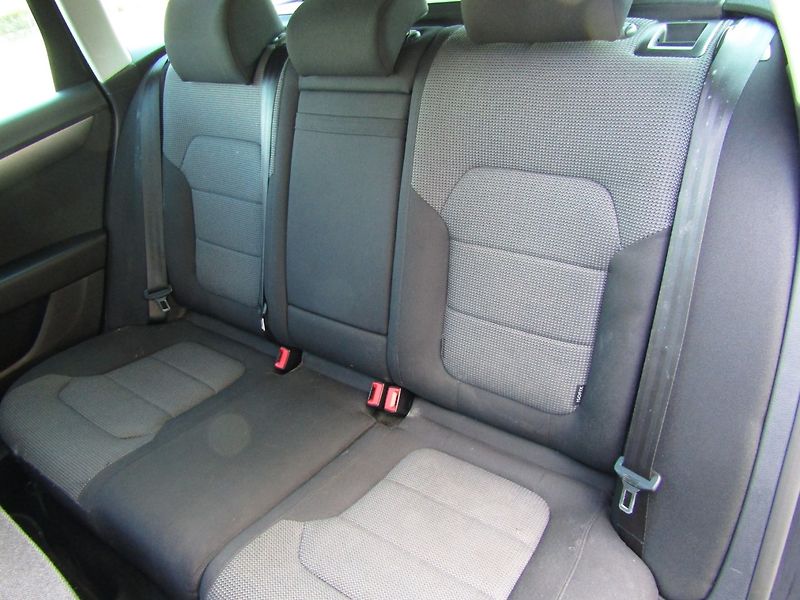 Volkswagen Passat (2011) 1.6 TDI 77kW - fotka 23 z 45