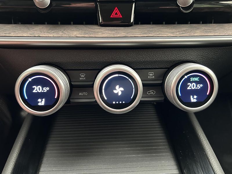 Škoda Superb 2.0 TDI L & K - fotka 23 z 30