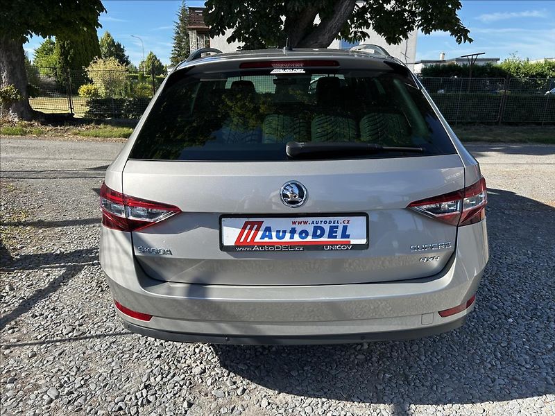 Škoda Superb 2,0 TDi 4x4  L&K DPH WEBASTO - fotka 5 z 50