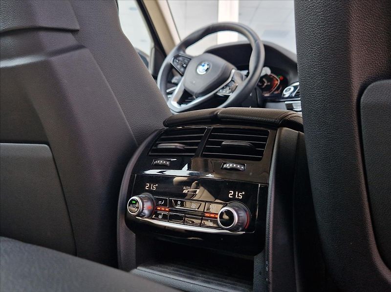 BMW Řada 5 3,0 530d TOURING KOMPLETVÝBAVA - fotka 18 z 46
