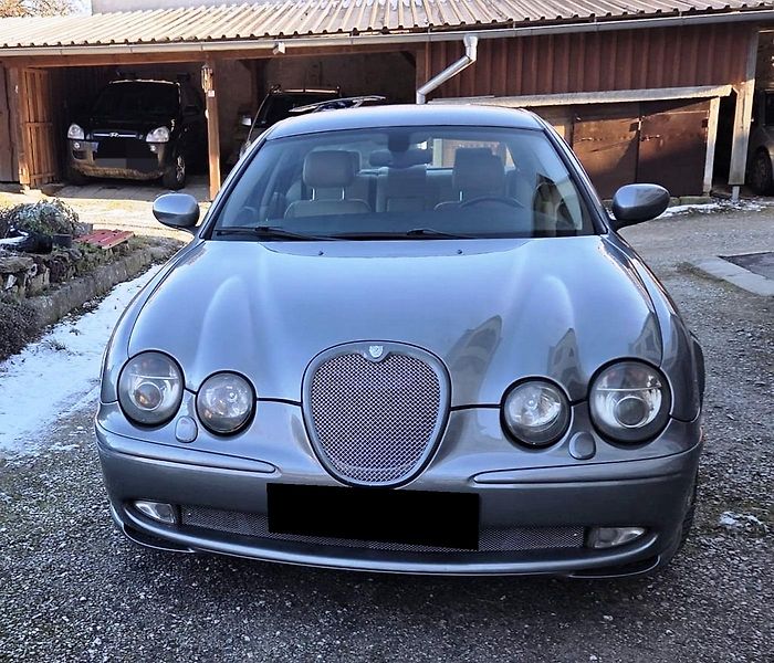 Jaguar S-Type R SUPERCHARGED - fotka 2 z 17