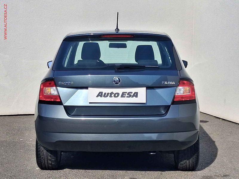 Škoda Fabia (2016) 1.0 MPi, Cool Edition, park. - fotka 5 z 17