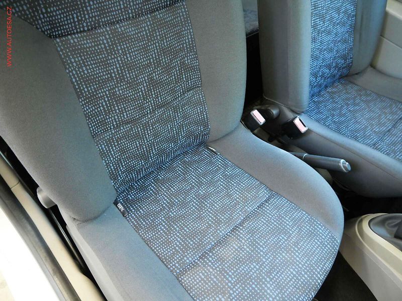 Renault Twingo (2010) 1.2i, 2.maj - fotka 11 z 17