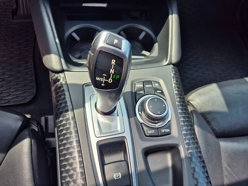 BMW X6 (2013) 3.0 D XDRIVE DPH 180 Kw - fotka 24 z 34