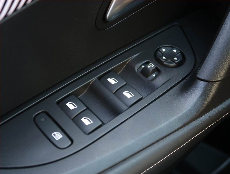 Peugeot 2008 (2024) Allure 1.2 PureTech, 16TKM - fotka 15 z 22