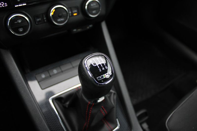 Škoda Octavia RS 2.0TDI 135kW BIXEN TAŽNÉ ČR - fotka 17 z 19