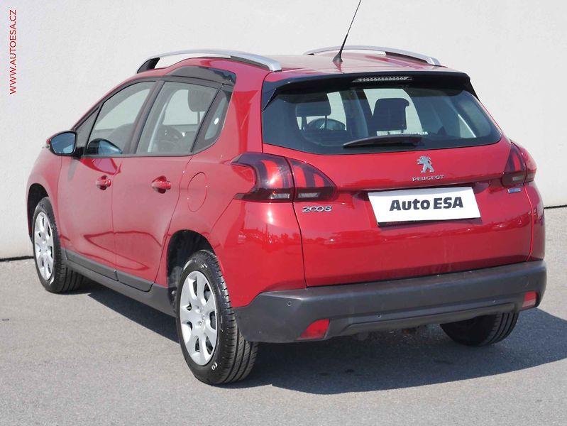 Peugeot 2008 (2017) 1.2PT, ČR, AC, tempo - fotka 6 z 16