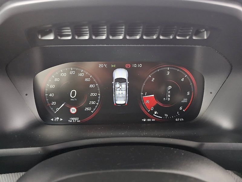 Volvo XC90 (2016) 2.0D 5D 173kW R-desing - fotka 17 z 27